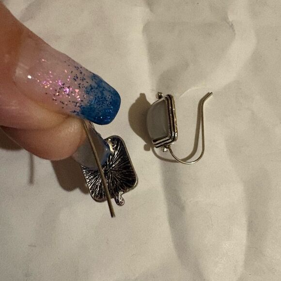 Elegant Silver and White Square Earrings - Picture 4 of 5